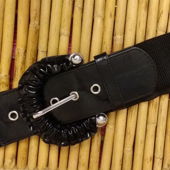 BETSEY JOHNSON Black Stretch Belt Scrunch Frilly Buckle Silver Hardware M/L - Picture 1 of 10